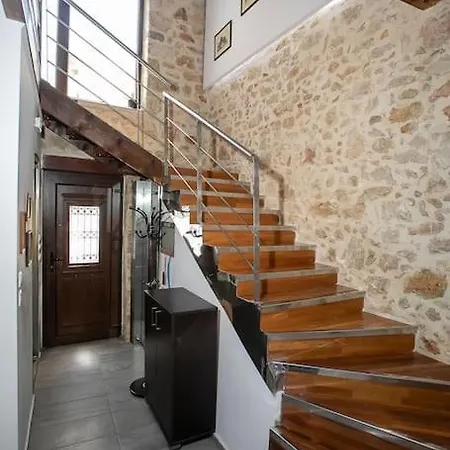 Apartment Malama's Maisonette At The Historic Center
