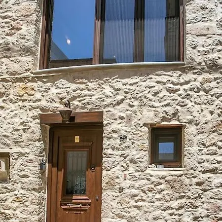 Malama's Maisonette At The Historic Center Apartment