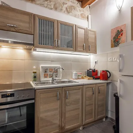 Malama's Maisonette At The Historic Center Apartment